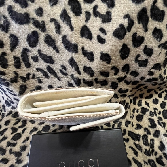 Christmas sale 🎄🎅🏻🎁 SPECIAL Authentic Gucci wallet -Very Gently Used - Picture 13 of 16